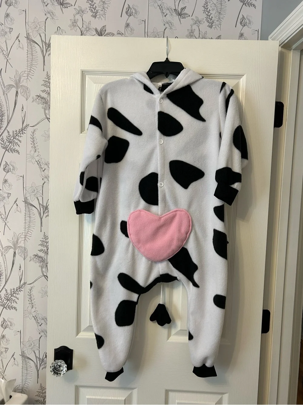 Kids Cow Print One-Piece Pajama Romper - White/Black size 105(4-5) GUC